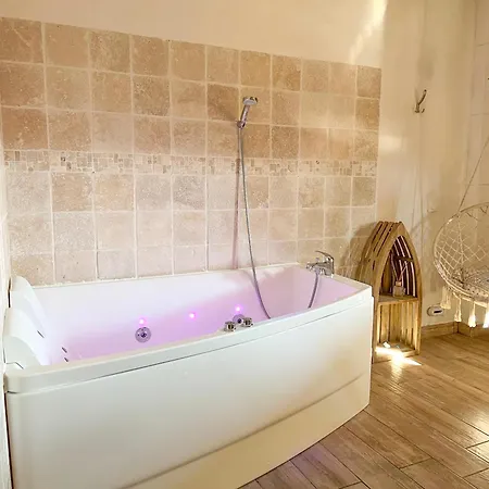 Abri Cosy - Romantique En Camargue Bed & Breakfast