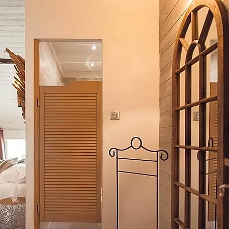 Abri Cosy - Romantique En Camargue Bed & Breakfast 4*