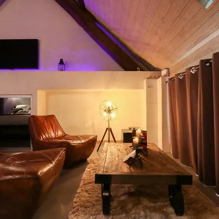 Abri Cosy - Romantique En Camargue Bed and breakfast 4*